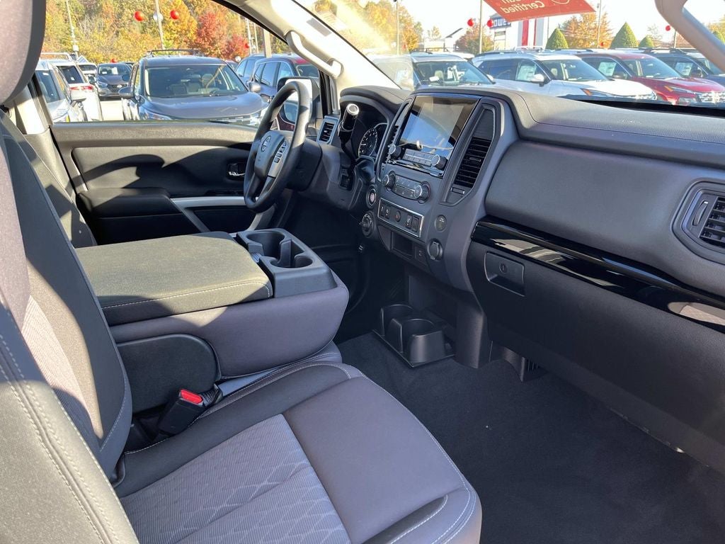 2024 Nissan Titan SV