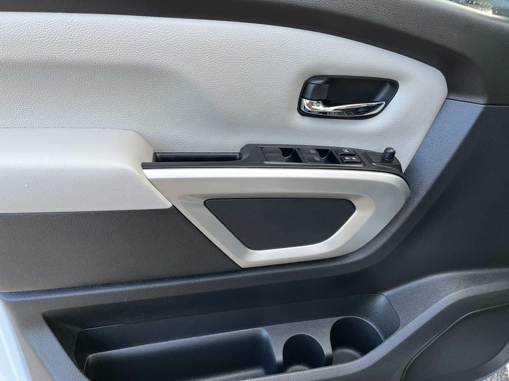 2024 Nissan Titan SV