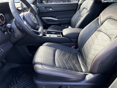 2024 Nissan Pathfinder Platinum