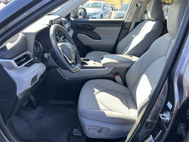 2024 Toyota Highlander LE