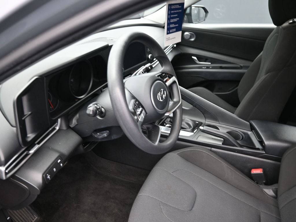 2022 Hyundai Elantra SE