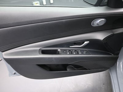 2022 Hyundai Elantra SE