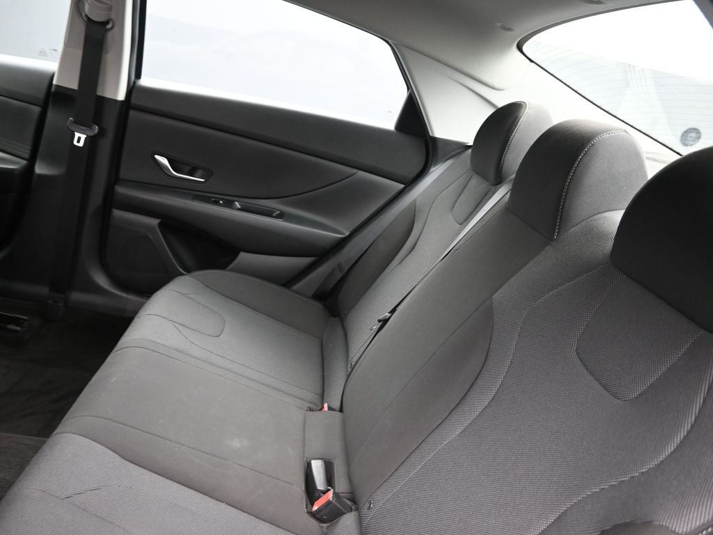 2022 Hyundai Elantra SE