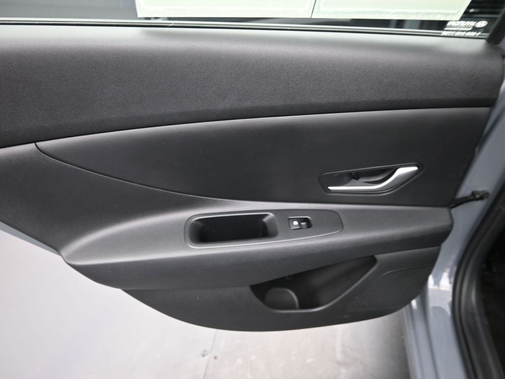 2022 Hyundai Elantra SE