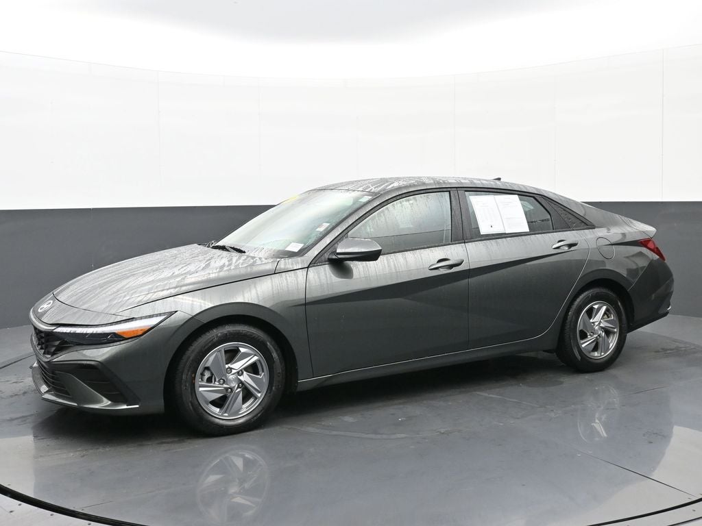2024 Hyundai Elantra SE
