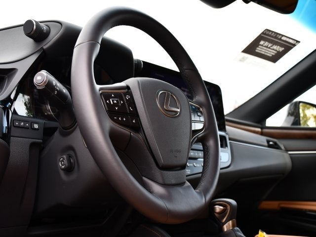 2025 Lexus ES 300h F Sport