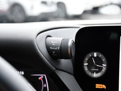 2025 Lexus ES 300h Luxury