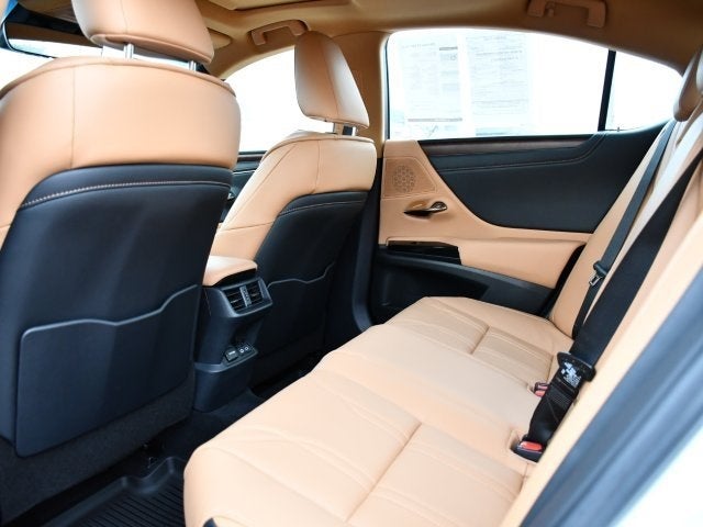 2025 Lexus ES 300h Luxury