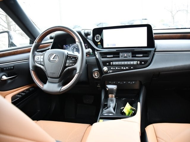 2025 Lexus ES 300h Luxury