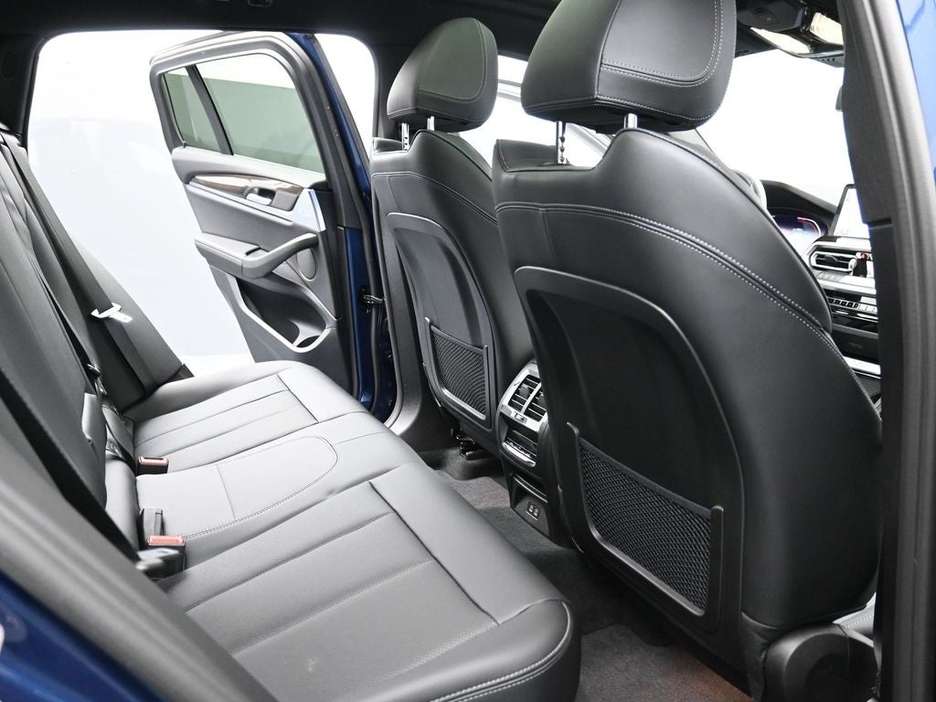 2025 BMW X4 xDrive30i