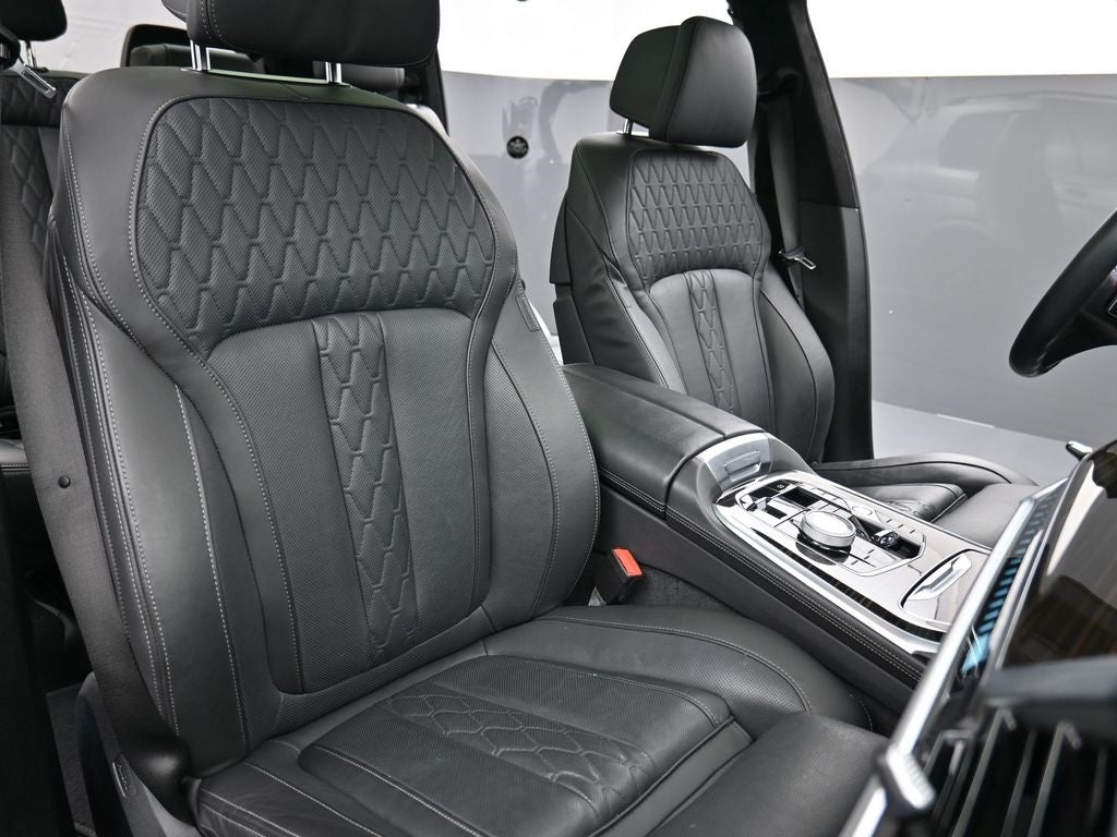 2025 BMW X7 M60i