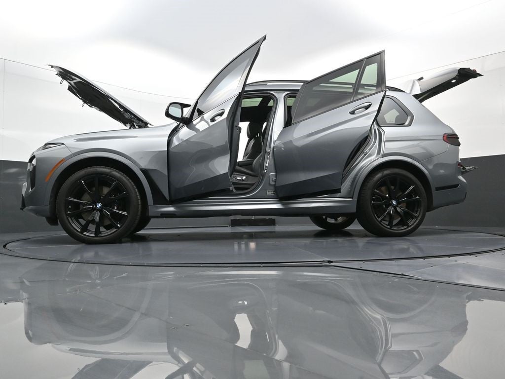 2025 BMW X7 M60i