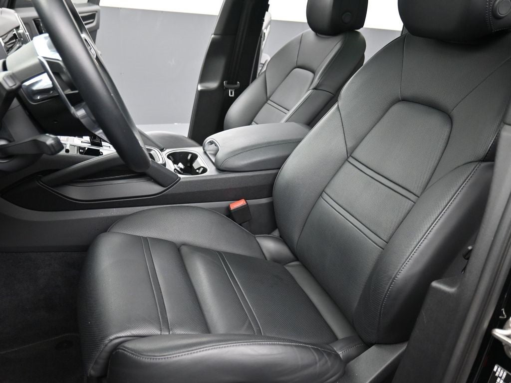 2023 Porsche Cayenne Base