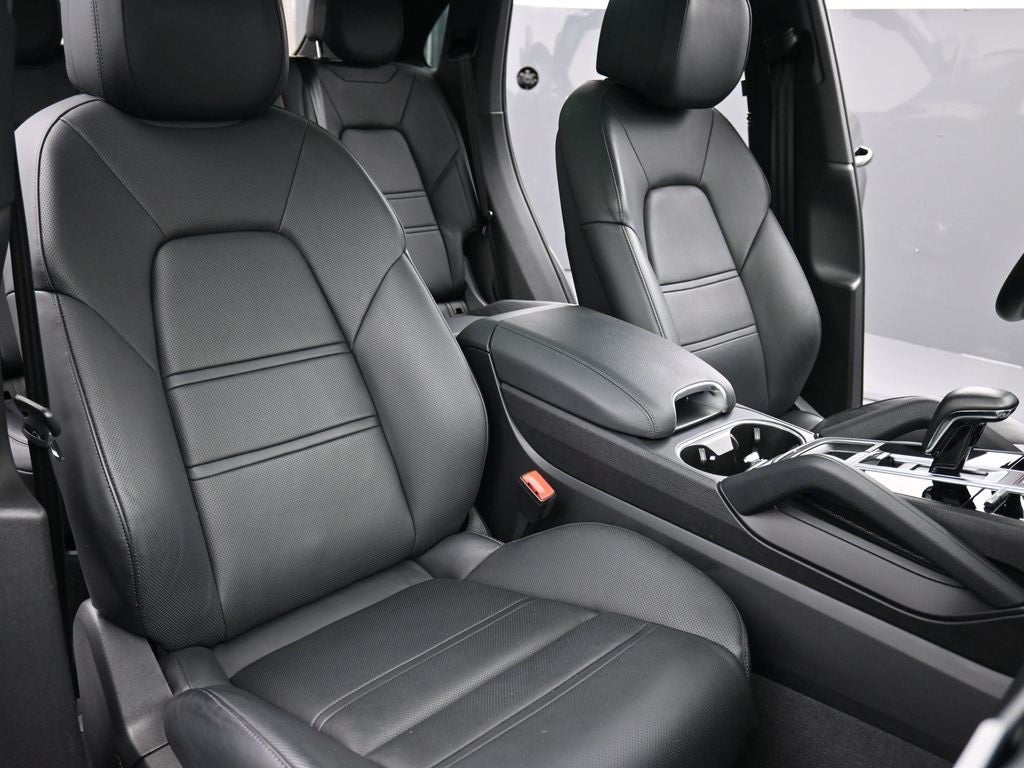 2023 Porsche Cayenne Base