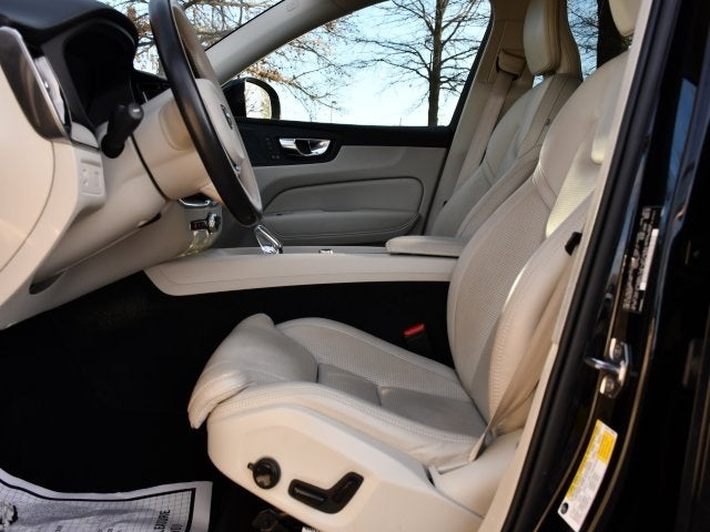 2022 Volvo XC60 B5 Inscription