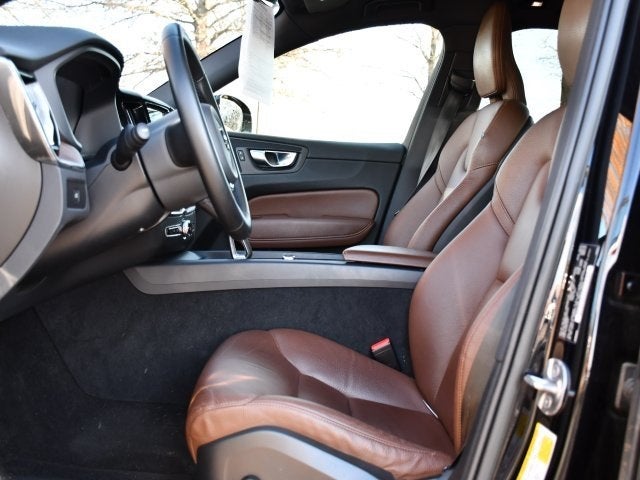 2023 Volvo XC60 B5 Plus Bright Theme