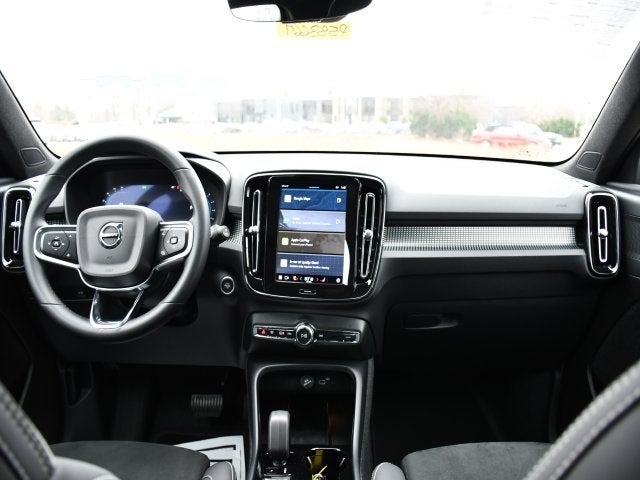 2025 Volvo XC40 B5 Plus Dark Theme