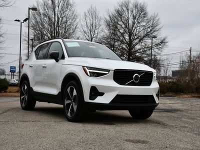 2025 Volvo XC40 B5 Plus Dark Theme