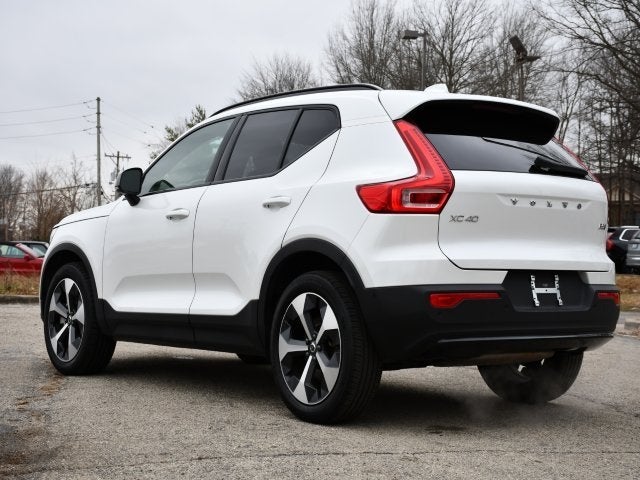 2025 Volvo XC40 B5 Plus Dark Theme