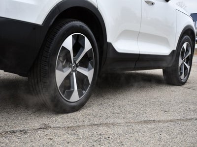 2025 Volvo XC40 B5 Plus Dark Theme