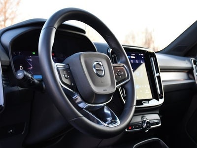 2025 Volvo XC40 B5 Plus Dark Theme