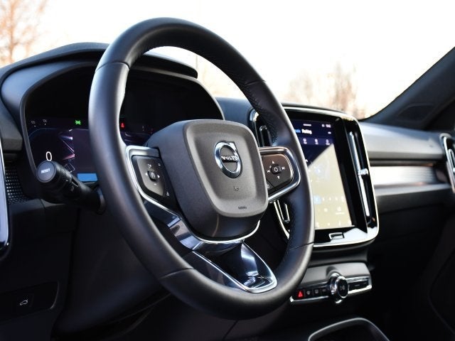 2025 Volvo XC40 B5 Plus Dark Theme