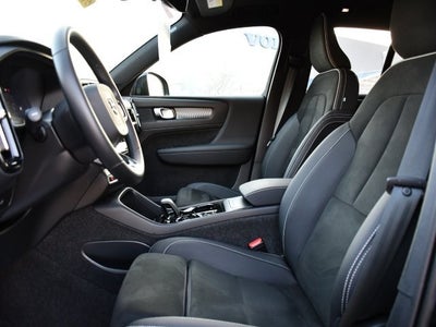 2025 Volvo XC40 B5 Plus Dark Theme