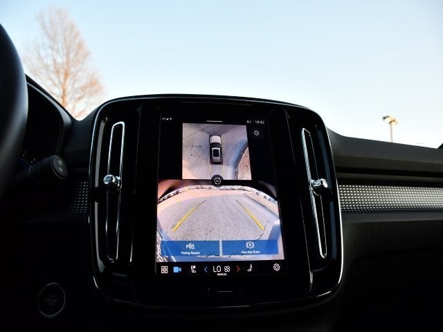 2025 Volvo XC40 B5 Plus Dark Theme