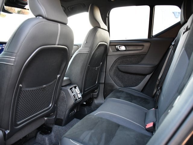 2025 Volvo XC40 B5 Plus Dark Theme