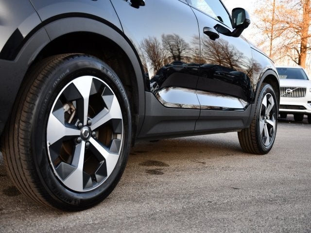 2025 Volvo XC40 B5 Plus Dark Theme