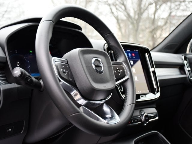 2025 Volvo XC40 B5 Plus Dark Theme