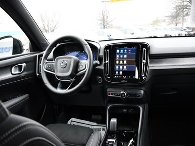 2025 Volvo XC40 B5 Plus Dark Theme