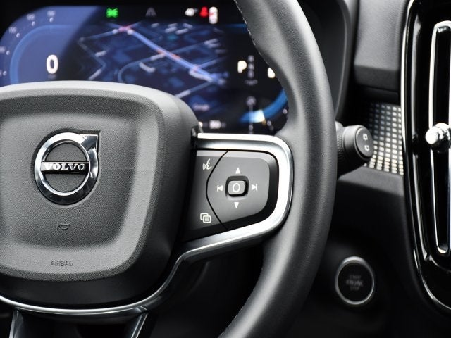 2025 Volvo XC40 B5 Plus Dark Theme