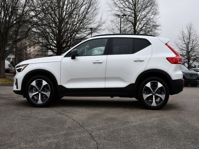 2025 Volvo XC40 B5 Plus Dark Theme