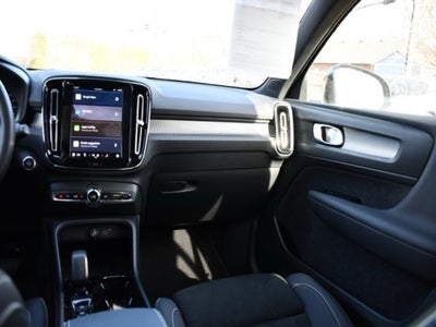 2025 Volvo XC40 B5 Plus Dark Theme