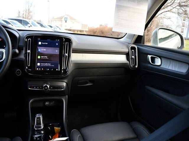 2025 Volvo XC40 B5 Plus Bright Theme