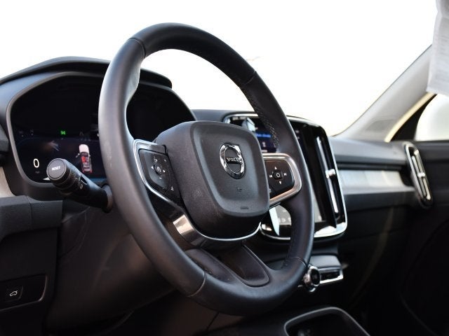 2025 Volvo XC40 B5 Plus Bright Theme