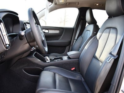 2025 Volvo XC40 B5 Plus Bright Theme