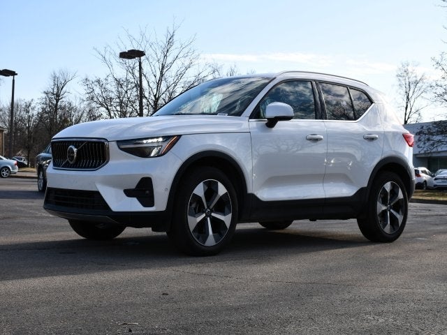 2025 Volvo XC40 B5 Plus Bright Theme