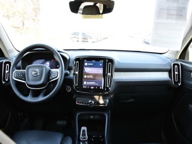 2025 Volvo XC40 B5 Plus Bright Theme