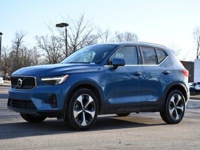 2025 Volvo XC40 B5 Plus Bright Theme