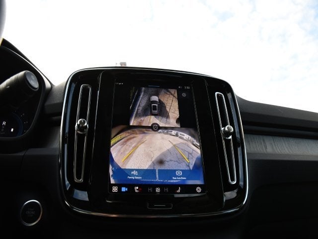 2025 Volvo XC40 B5 Plus Bright Theme