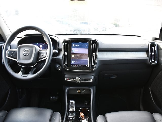 2025 Volvo XC40 B5 Plus Bright Theme