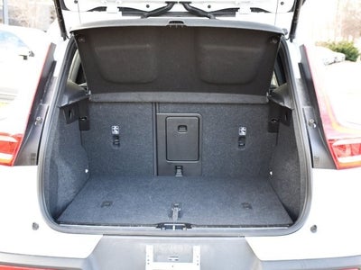 2025 Volvo XC40 B5 Plus Bright Theme