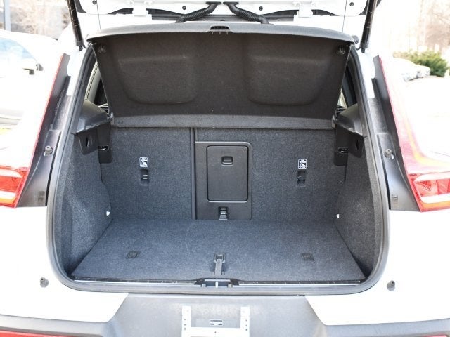 2025 Volvo XC40 B5 Plus Bright Theme