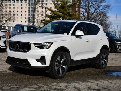 2025 Volvo XC40 B5 Plus Bright Theme