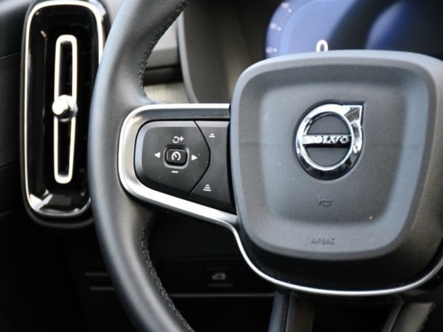 2025 Volvo XC40 B5 Plus Bright Theme