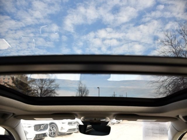 2025 Volvo XC40 B5 Plus Bright Theme