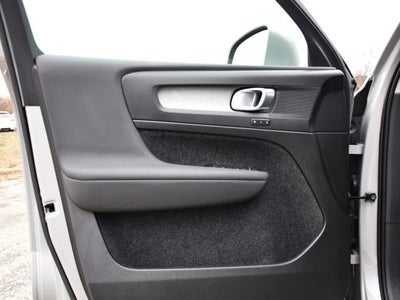 2025 Volvo XC40 B5 Plus Bright Theme