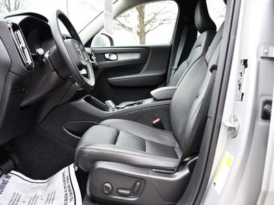 2025 Volvo XC40 B5 Plus Bright Theme